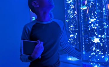 en person som tar en selfie