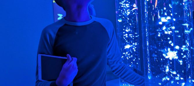 en person som tar en selfie