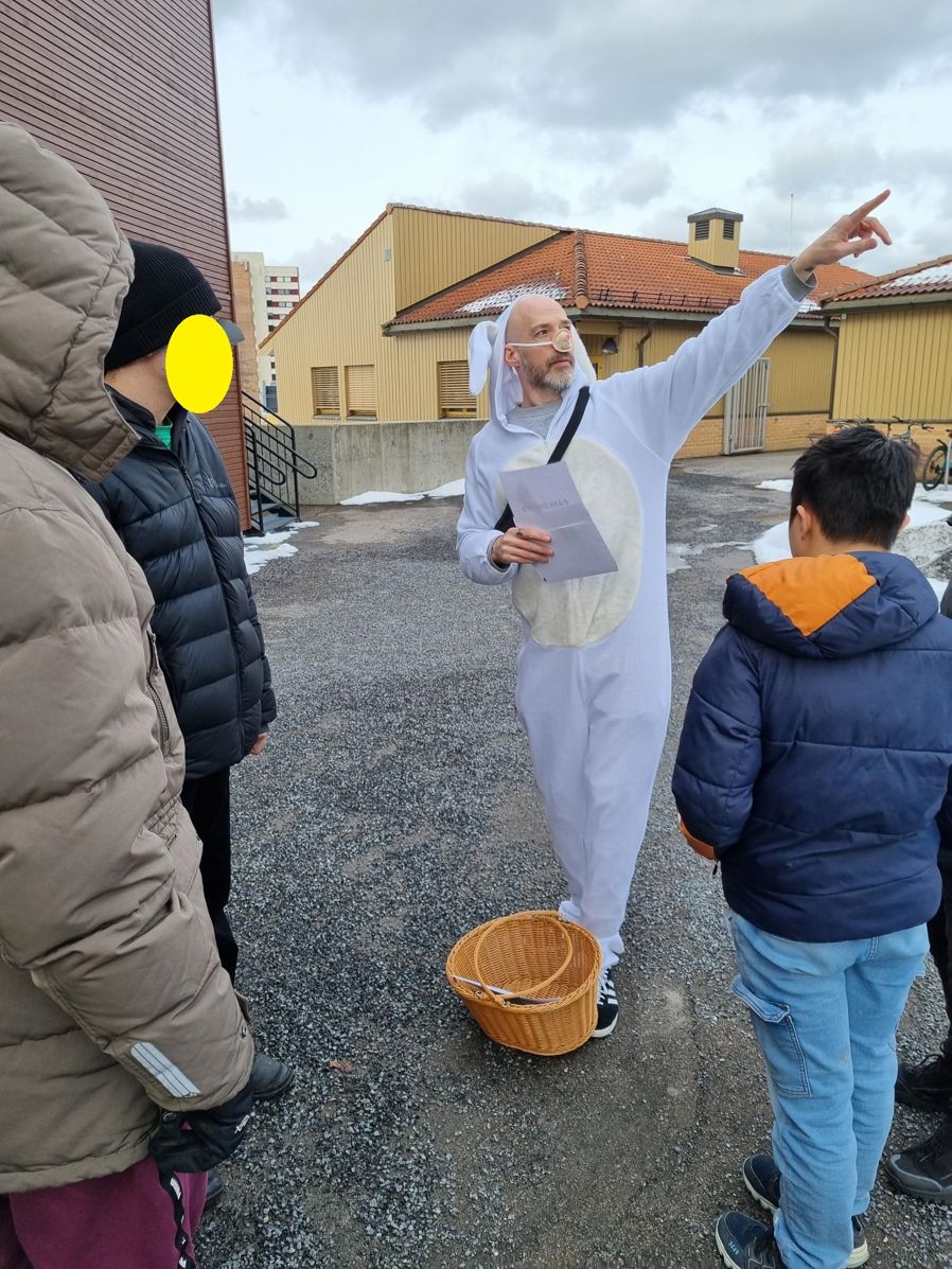 en person i et plagg