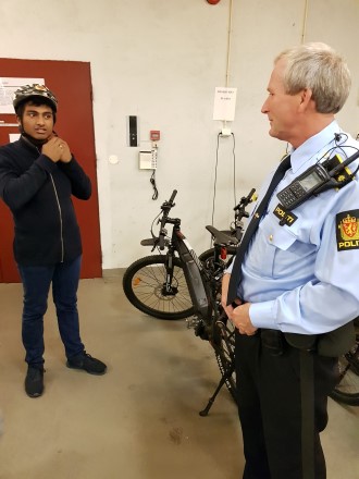 En spennende skoledag hos politiet