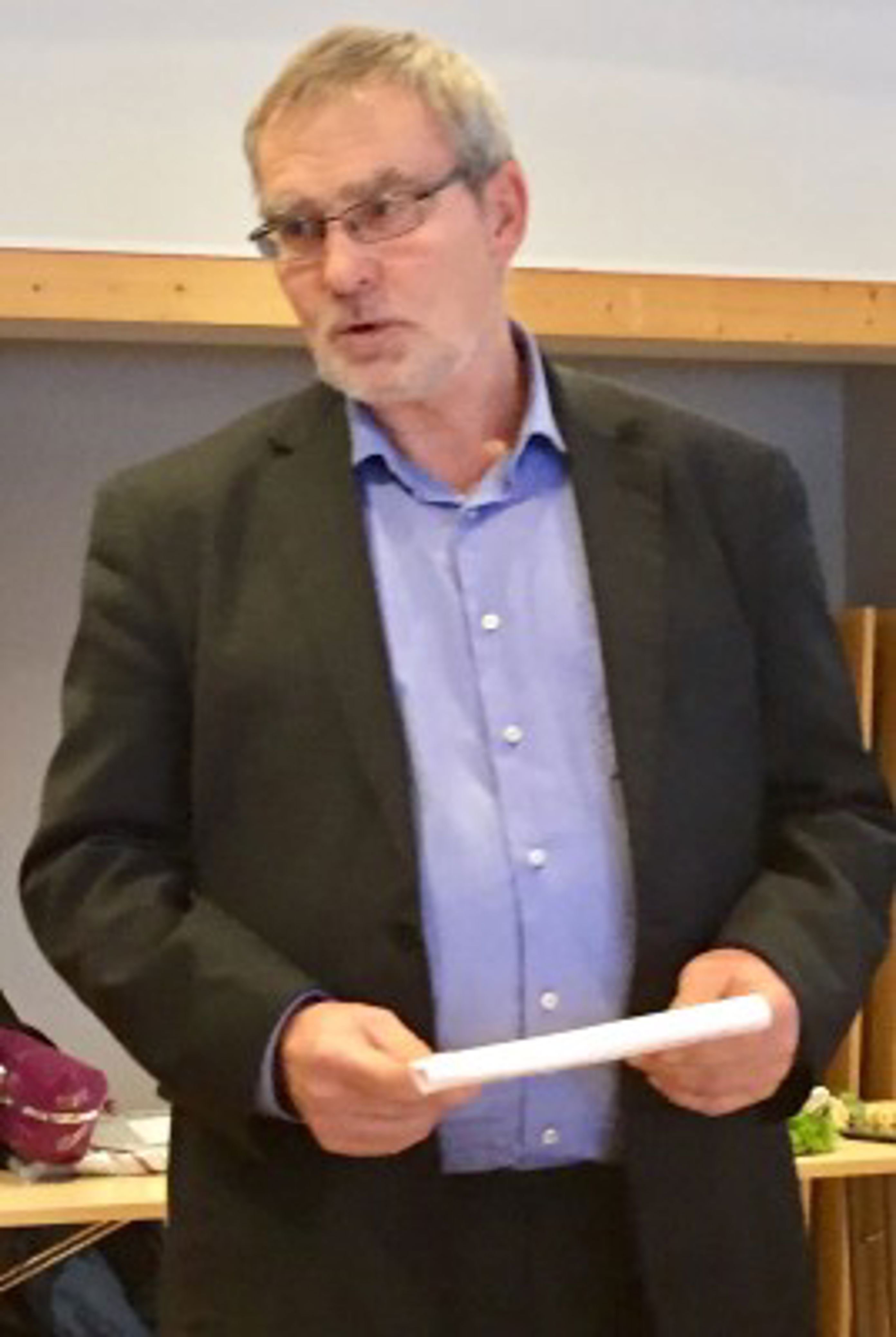 Rektor John holdt tale for Ellen