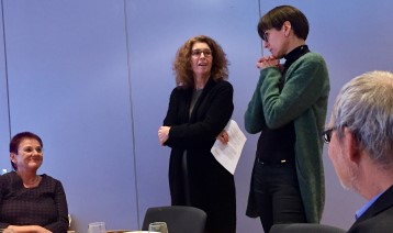 Ellen hylles av tidligere ass.rektor Thorunn og psykolig Kristin Dille (som startet opp utadrettede tjenester på Nordvoll) hyllet Ellen