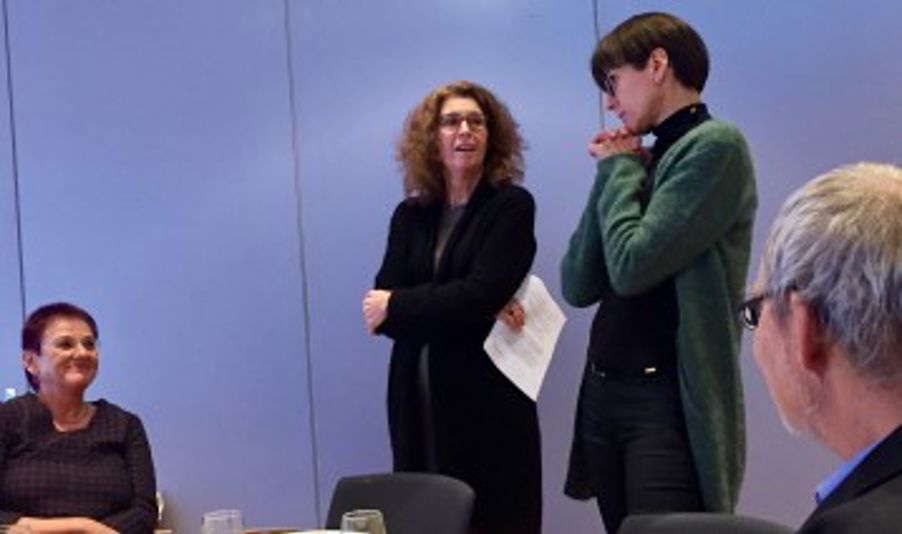 Ellen hylles av tidligere ass.rektor Thorunn og psykolig Kristin Dille (som startet opp utadrettede tjenester på Nordvoll) hyllet Ellen