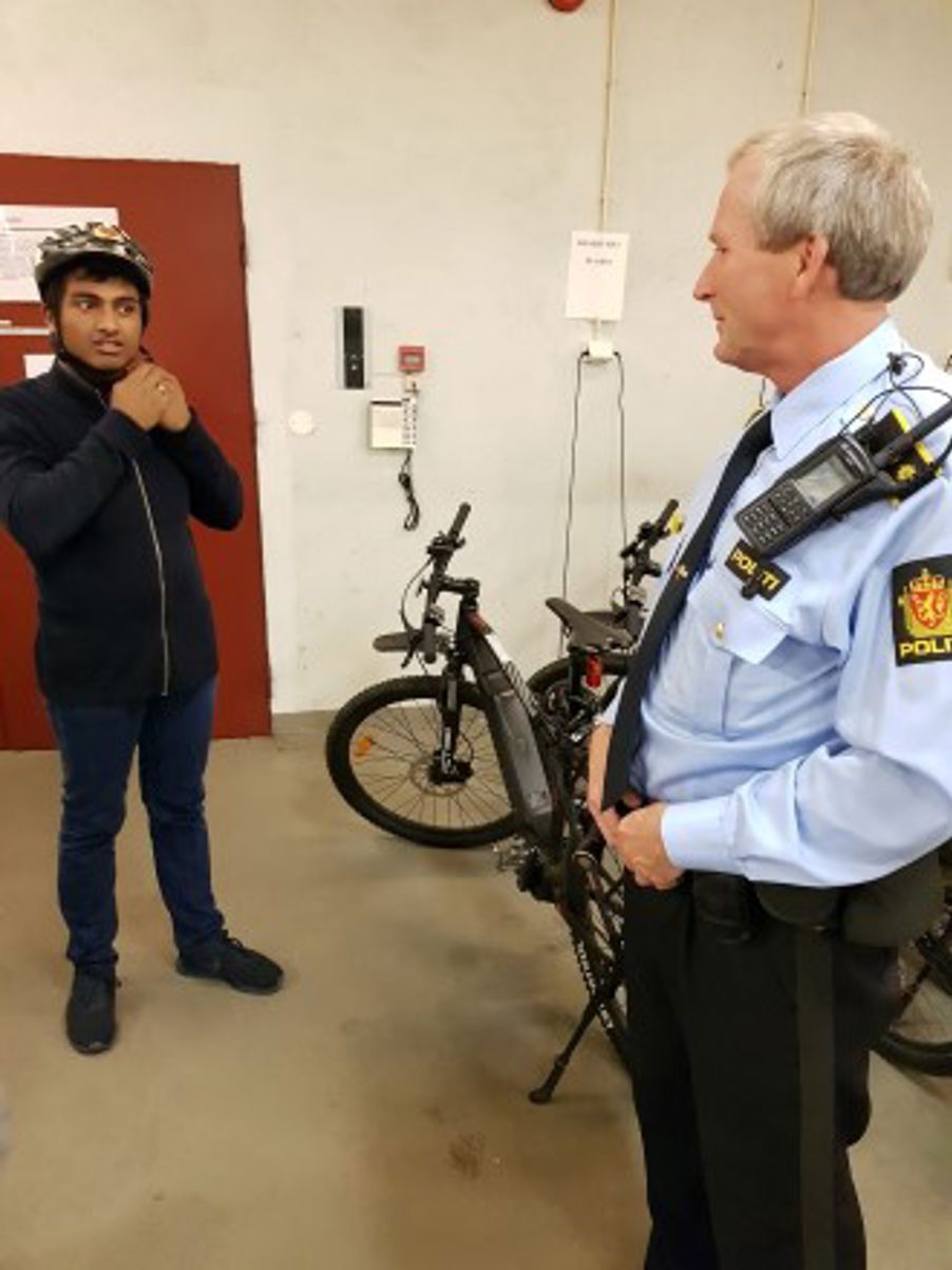 En spennende skoledag hos politiet