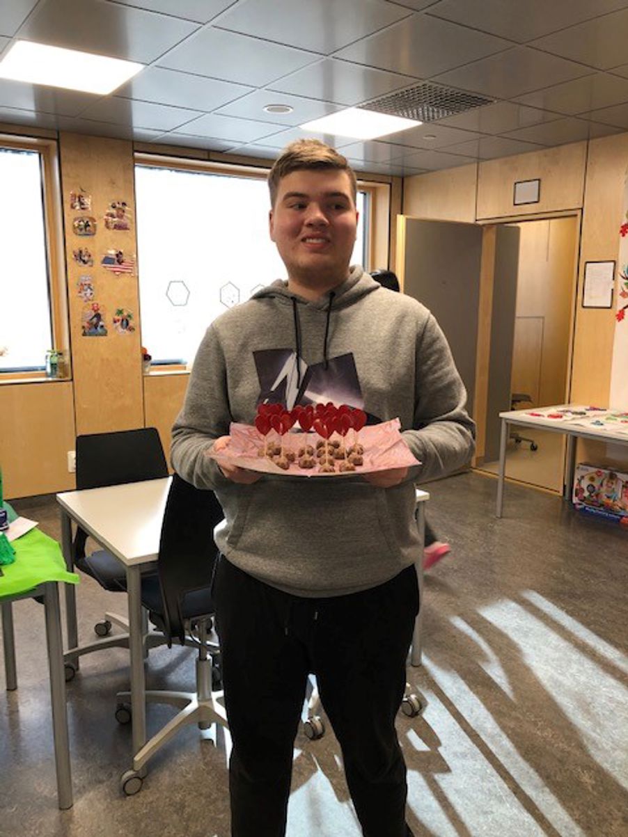 Ivan serverer bamsemums karnapéer