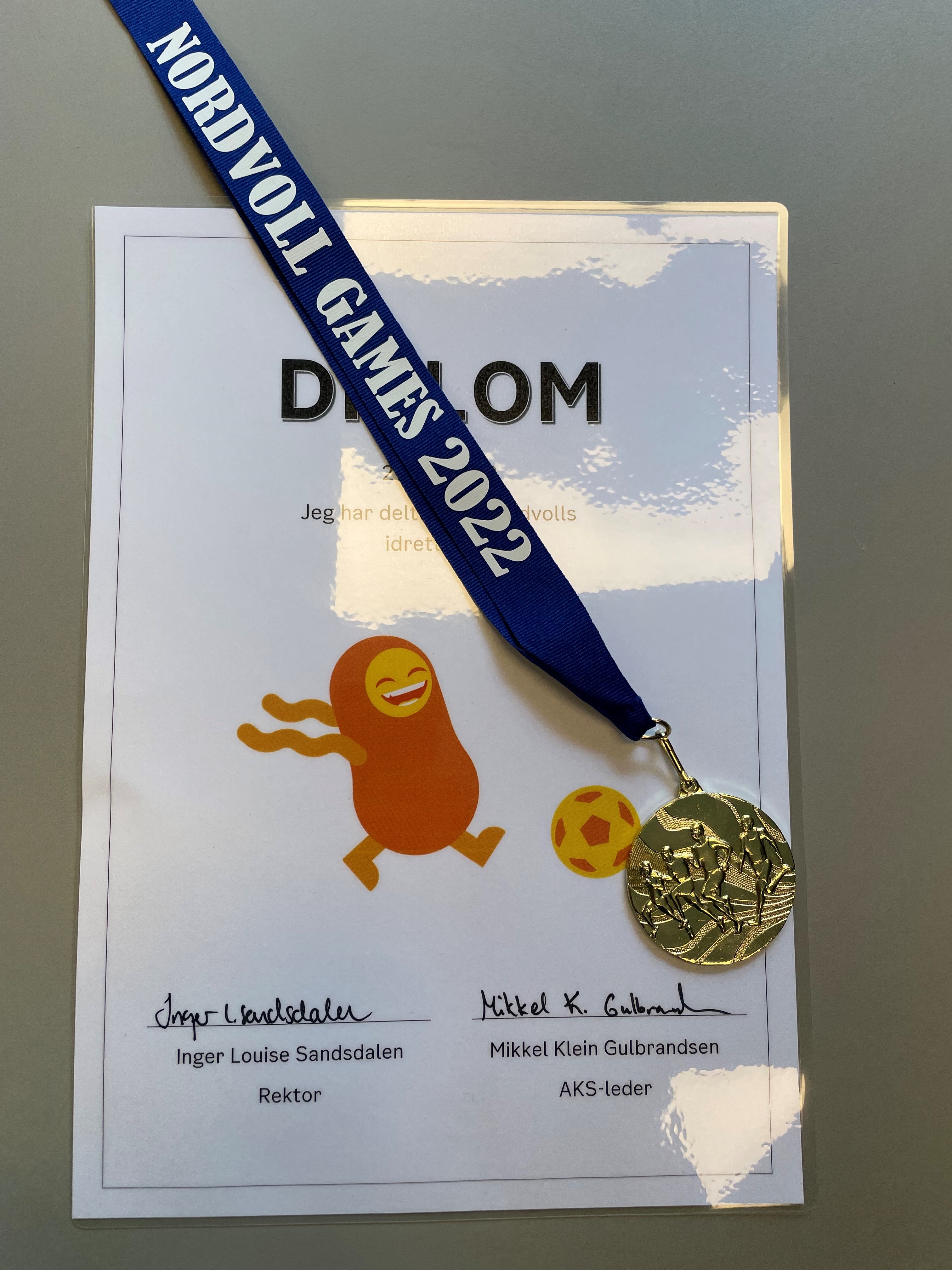 Diplom og medalje til alle deltakere