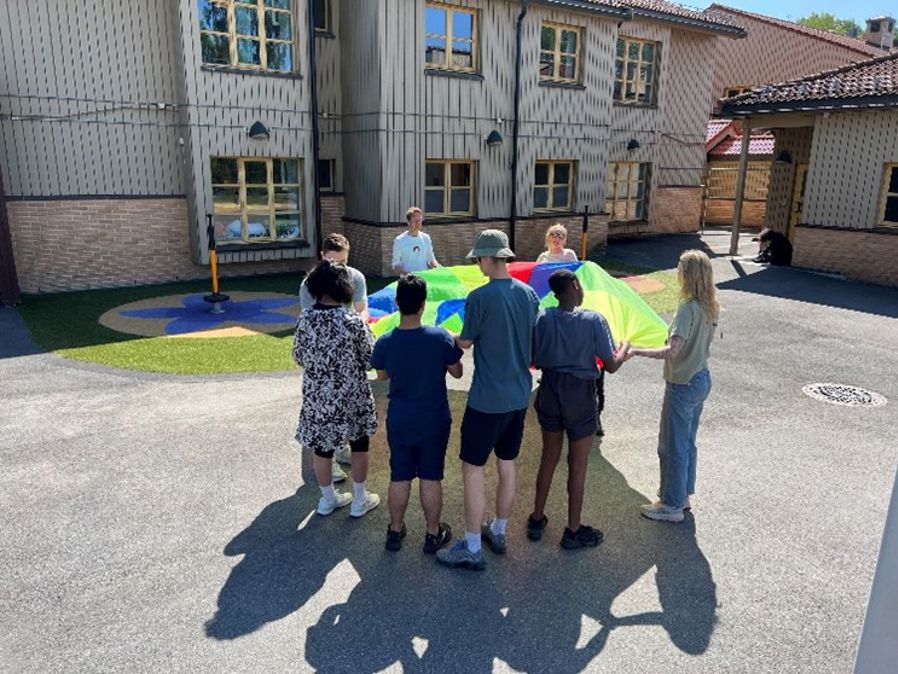 Lekte med fallskjerm