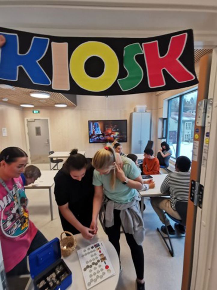 Kiosk - elev betaler Kiosk - elev betaler